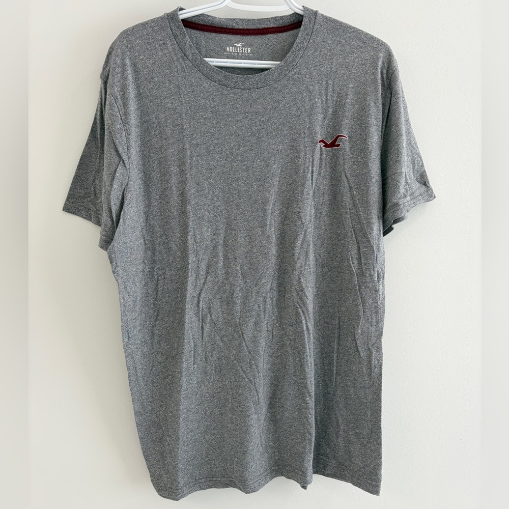 Hollister Men's Grey Logo Pocket T-Shirt